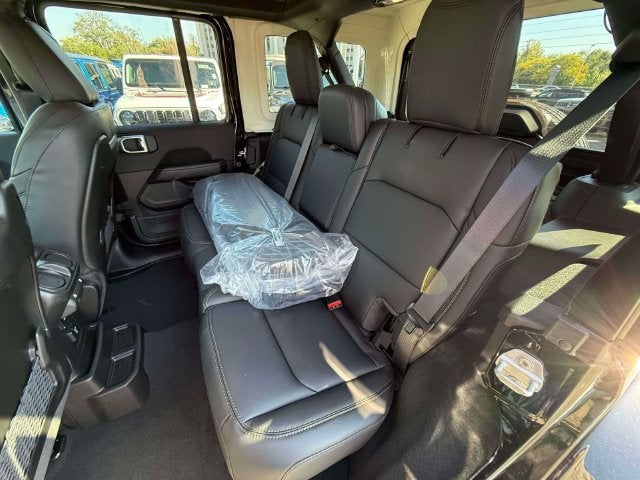 2027 Jeep Wrangler WRANGLER 4-DOOR SAHARA