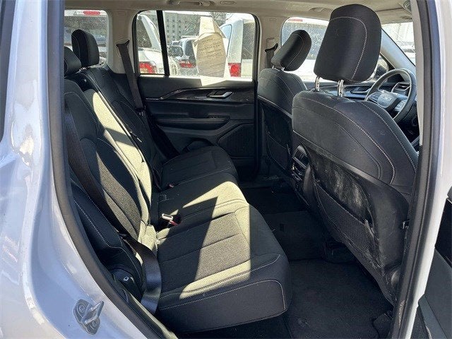 2023 Jeep Grand Cherokee Laredo 4x4