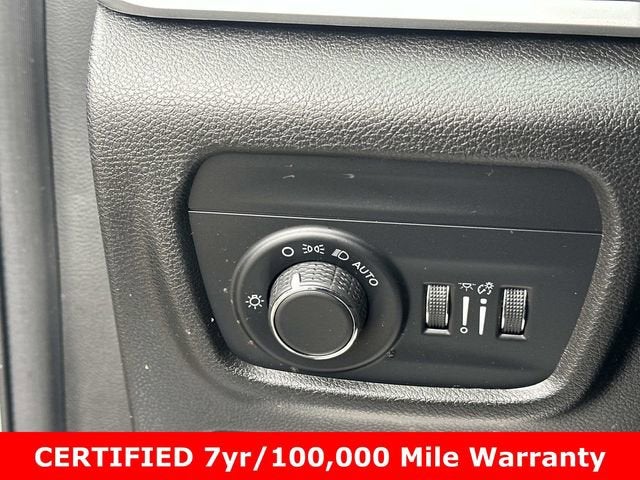 2022 Jeep Grand Cherokee Laredo 4x4