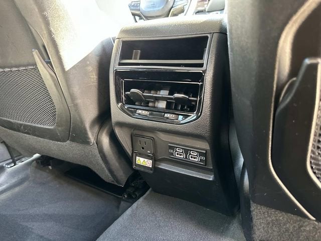 2023 Jeep Grand Cherokee Laredo 4x4