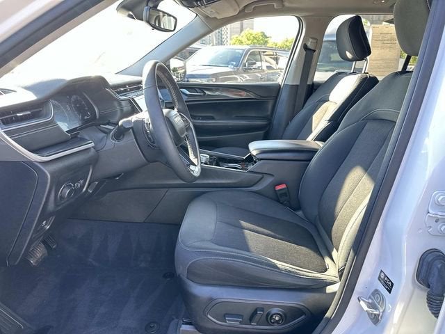 2023 Jeep Grand Cherokee Laredo 4x4