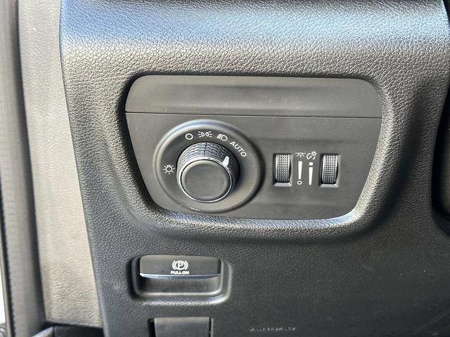 2023 Jeep Grand Cherokee Laredo 4x4
