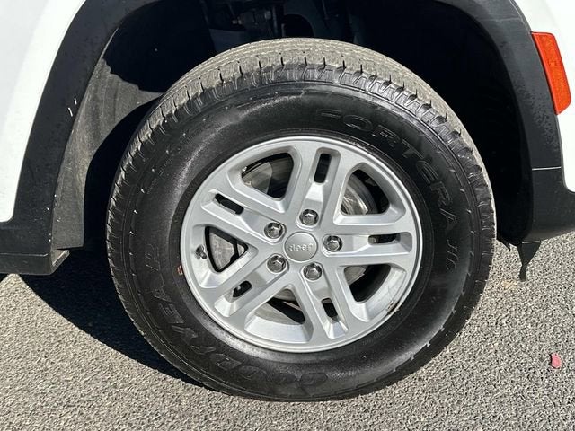 2023 Jeep Grand Cherokee Laredo 4x4
