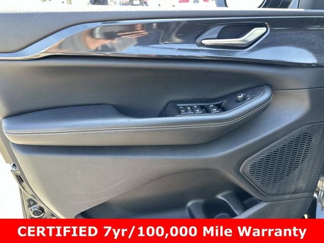 2023 Jeep Grand Cherokee Laredo 4x4