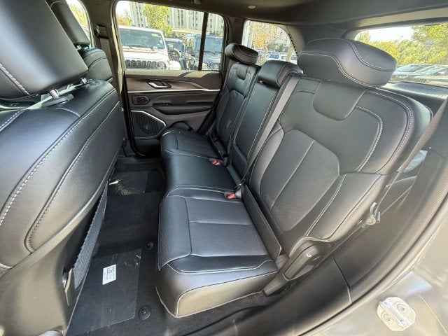 2027 Jeep Grand Cherokee GRAND CHEROKEE LIMITED RESERVE 4X4
