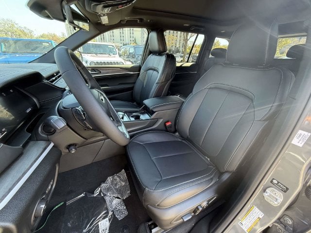 2027 Jeep Grand Cherokee GRAND CHEROKEE LIMITED RESERVE 4X4