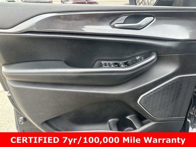 2022 Jeep Grand Cherokee L Laredo 4x4