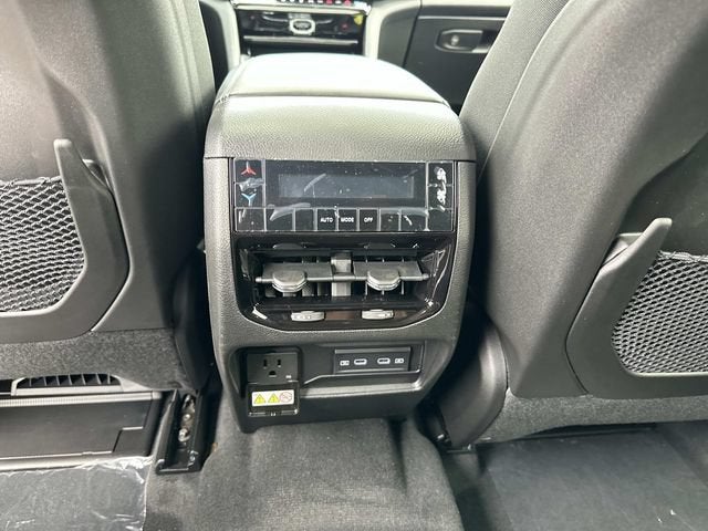 2026 Jeep Grand Cherokee L GRAND CHEROKEE L LAREDO ALTITUDE 4X4