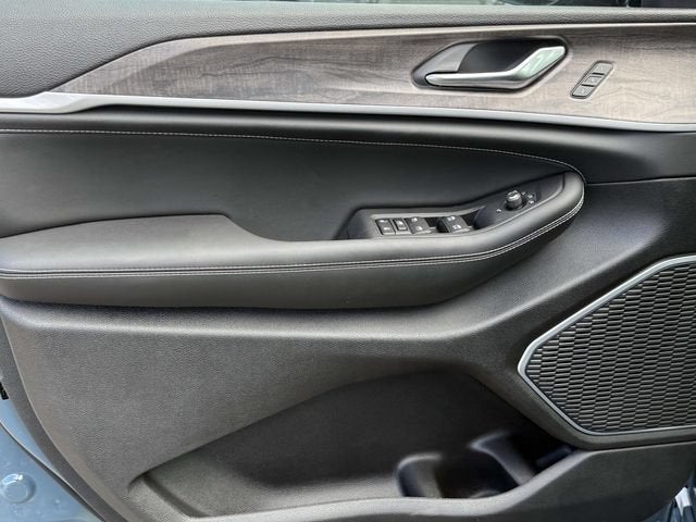 2027 Jeep Grand Cherokee L Limited Reserve