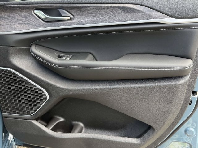 2027 Jeep Grand Cherokee L Limited Reserve