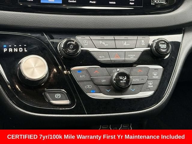 2025 Chrysler Pacifica Select