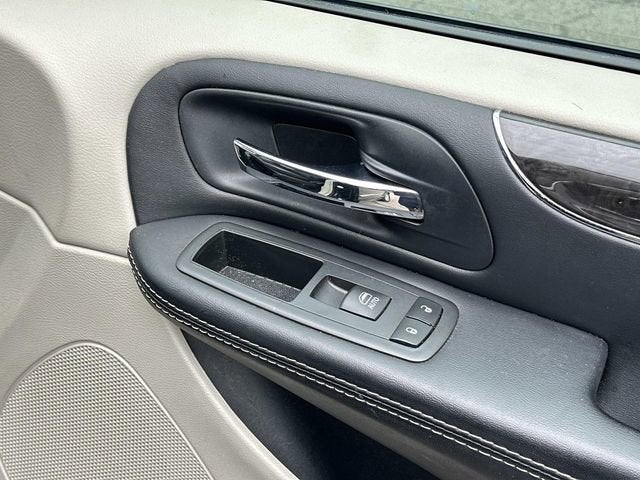 2016 Chrysler Town & Country Touring