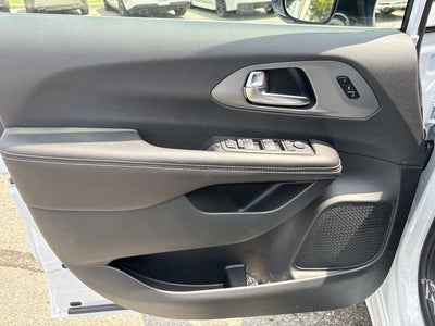 2027 Chrysler Pacifica PACIFICA SELECT