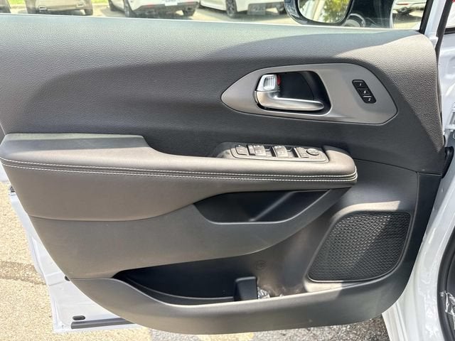 2027 Chrysler Pacifica PACIFICA SELECT