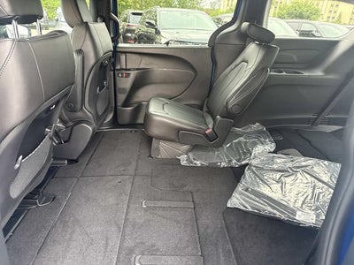 2027 Chrysler Pacifica PACIFICA SELECT