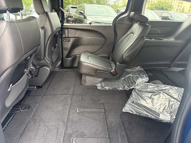2027 Chrysler Pacifica PACIFICA SELECT
