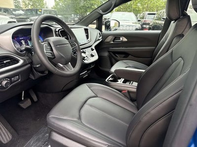 2027 Chrysler Pacifica PACIFICA SELECT
