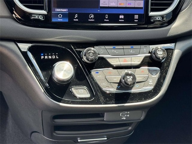 2026 Chrysler Voyager VOYAGER LX