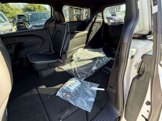 2027 Chrysler Pacifica PACIFICA LIMITED