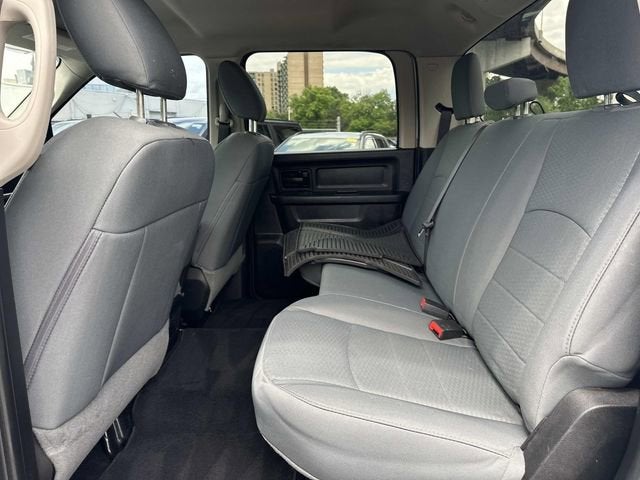 2017 RAM 2500 Tradesman Crew Cab 4x4 6'4' Box