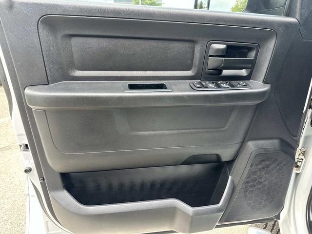 2017 RAM 2500 Tradesman Crew Cab 4x4 6'4' Box