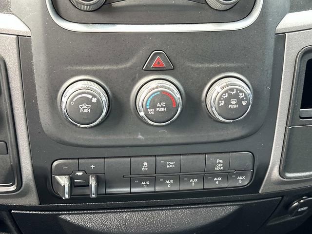 2017 RAM 2500 Tradesman Crew Cab 4x4 6'4' Box