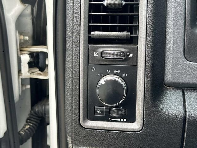 2017 RAM 2500 Tradesman Crew Cab 4x4 6'4' Box