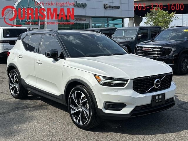 2022 Volvo XC40 T5 R-Design