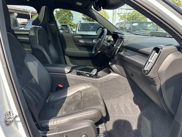 2022 Volvo XC40 T5 R-Design