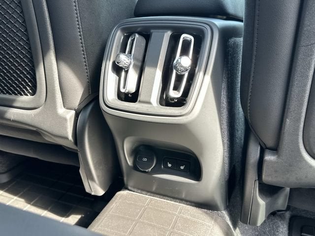 2022 Volvo XC40 T5 R-Design