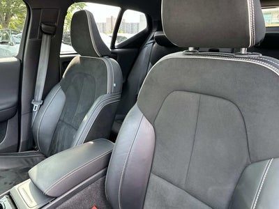 2022 Volvo XC40 T5 R-Design