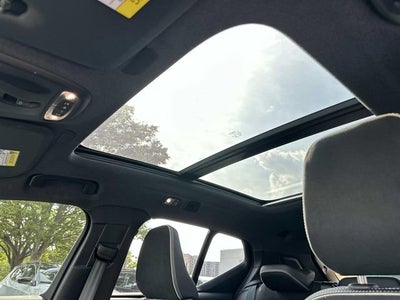 2022 Volvo XC40 T5 R-Design