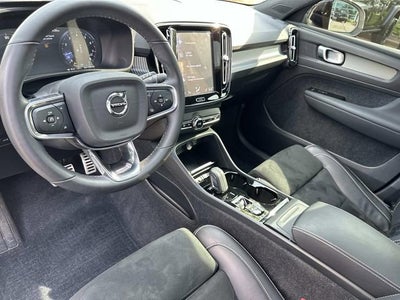 2022 Volvo XC40 T5 R-Design