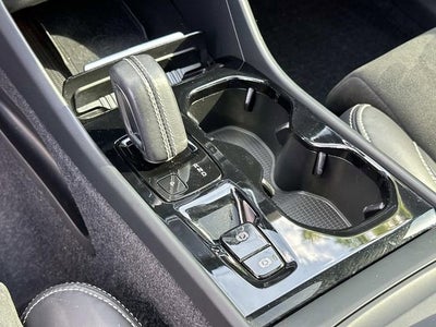 2022 Volvo XC40 T5 R-Design