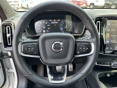 2022 Volvo XC40 T5 R-Design