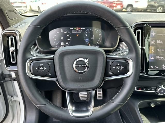 2022 Volvo XC40 T5 R-Design