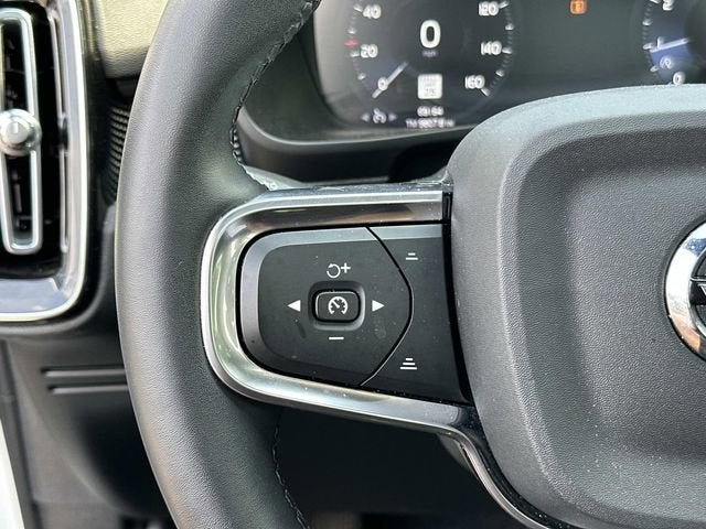 2022 Volvo XC40 T5 R-Design