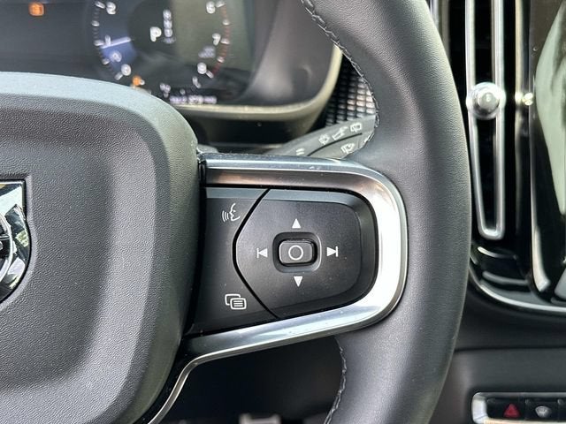 2022 Volvo XC40 T5 R-Design