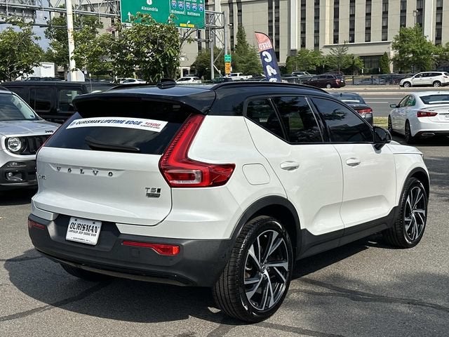 2022 Volvo XC40 T5 R-Design