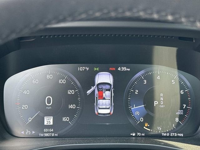 2022 Volvo XC40 T5 R-Design