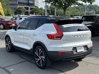 2022 Volvo XC40 T5 R-Design
