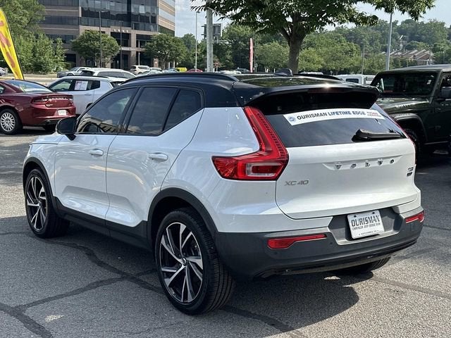 2022 Volvo XC40 T5 R-Design