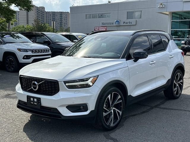 2022 Volvo XC40 T5 R-Design