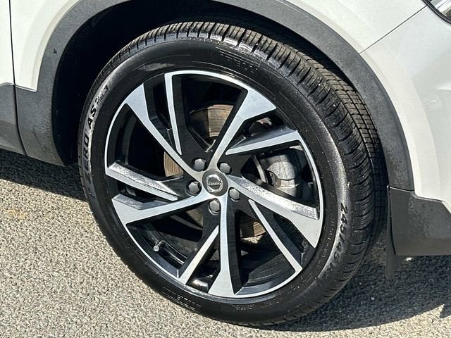 2022 Volvo XC40 T5 R-Design