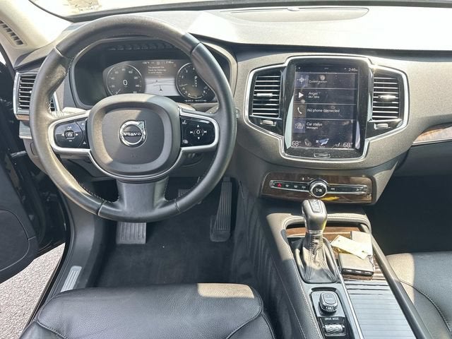 2017 Volvo XC90 T6 Momentum