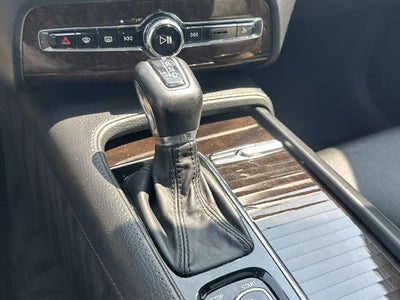 2017 Volvo XC90 T6 Momentum