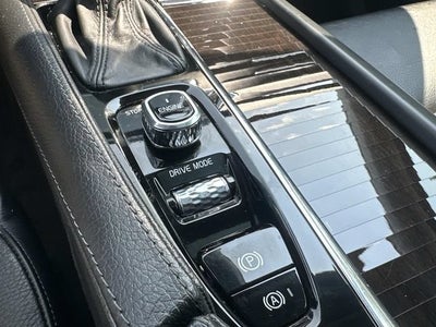 2017 Volvo XC90 T6 Momentum