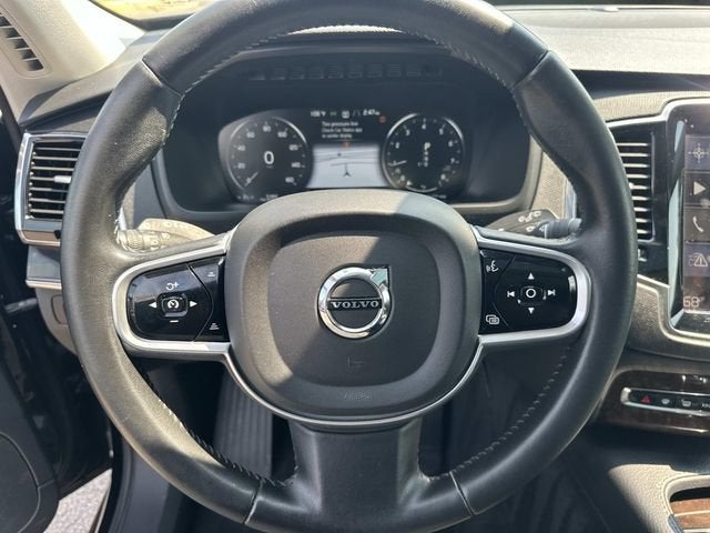 2017 Volvo XC90 T6 Momentum