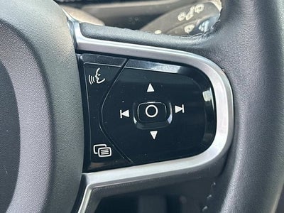 2017 Volvo XC90 T6 Momentum