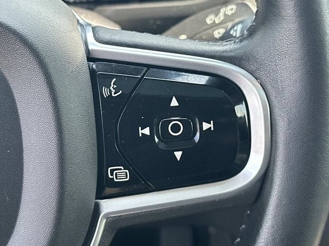 2017 Volvo XC90 T6 Momentum